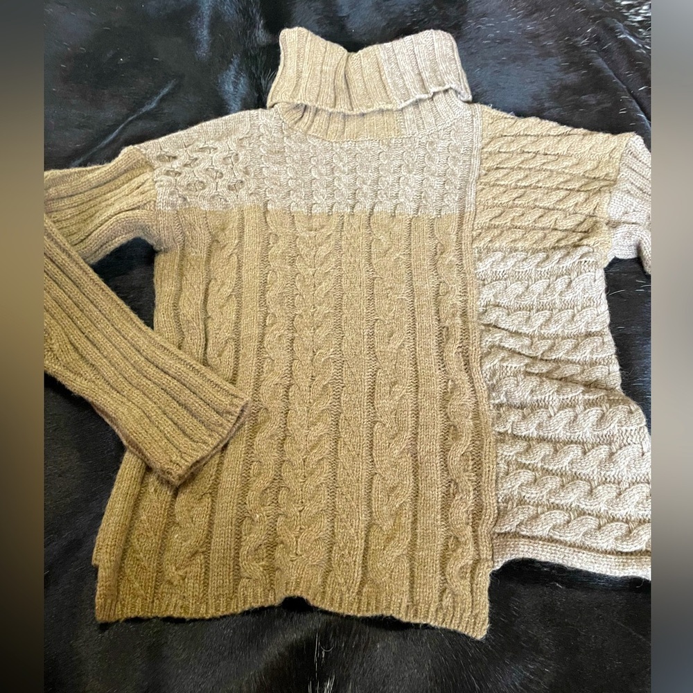 Hem & Thread Two Toned Brown Tan Turtle Neck Sweater Warm! Large Fall Winter
